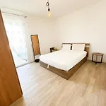 Piscina, Vicno Al Mare - Le Palme