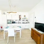 Piscina, Vicno Al Mare - Le Palme Apartment *